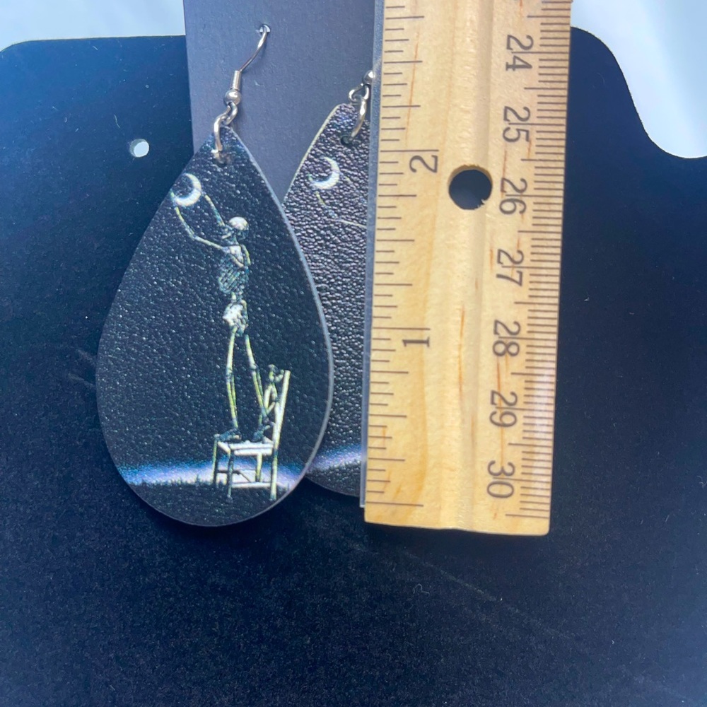 🌕NWOT faux leather hook earrings Halloween🌕